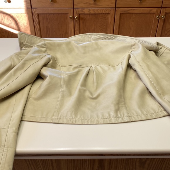 Vintage 90s Danier Leather Cream colour Jacket. - Picture 6 of 11